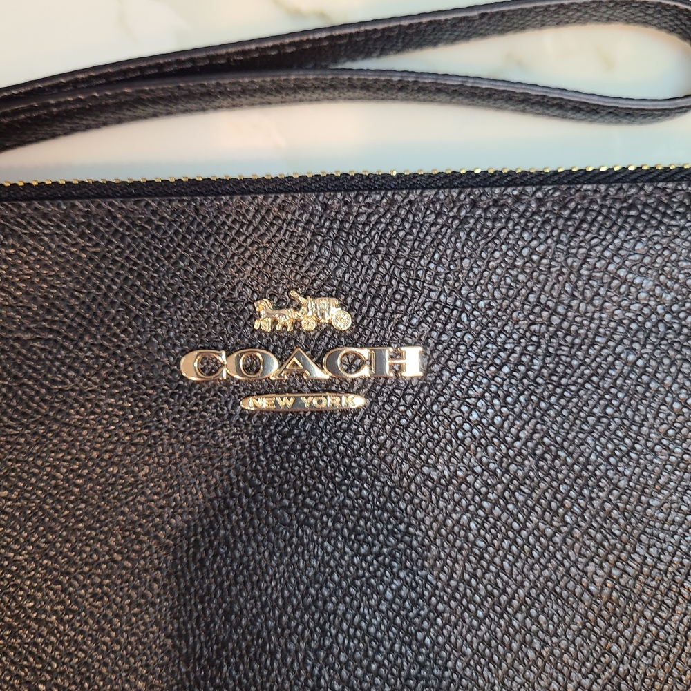 Coach Large Corner Zip Black Leather Wristlet Pristine - Picture 2 of 9
